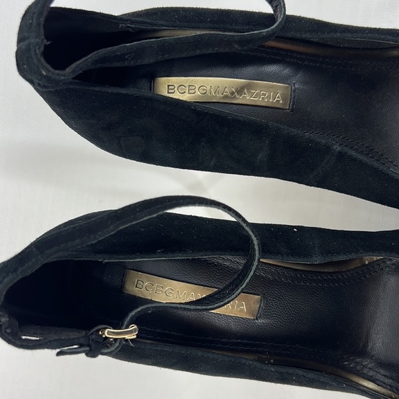🍁2/$25 🍁 BCBG Black Peep Toe Gold Heel Stiletto - Picture 4 of 12